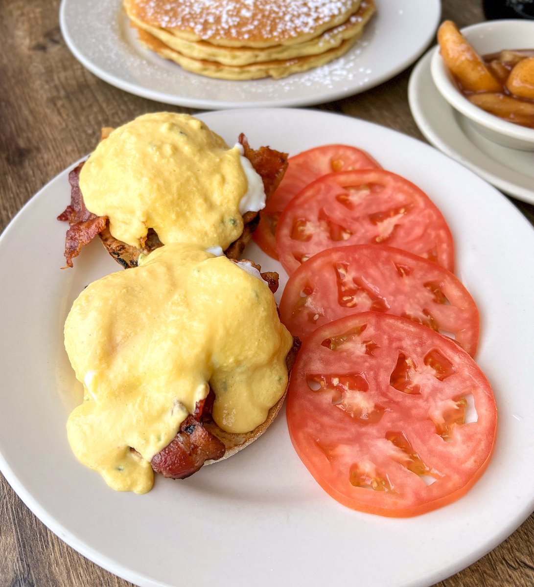 CocoFairfields's tweet image. Buckingham Bennies with bacon 🥓 Now say that 10 times fast! 😆