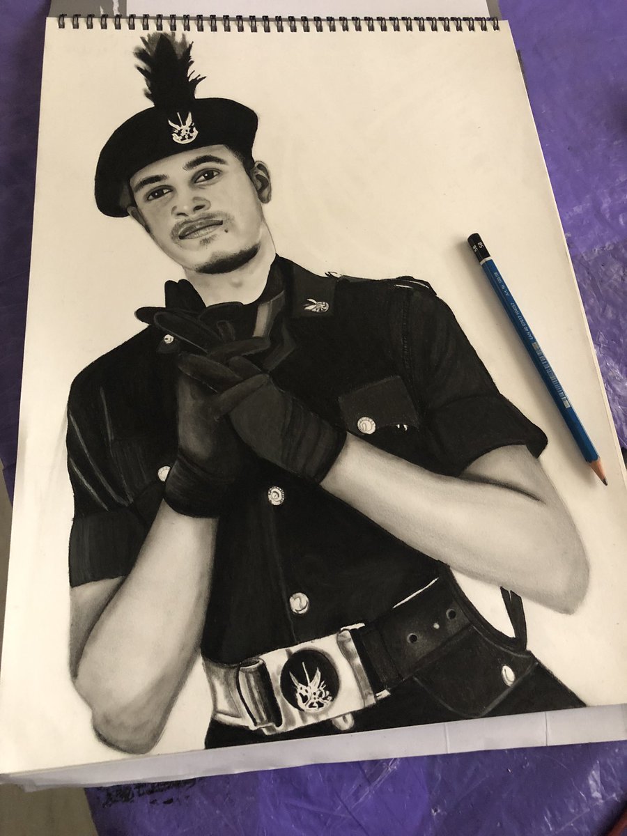 Commissioned work 🖼 A3 size 
.
.
.
#pencil #giftideas #birthday #love #SriLanka #boy