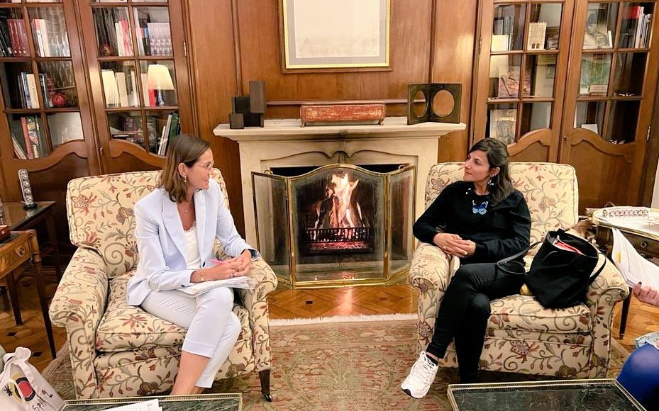 IreneVelezT's tweet photo. Con el gobierno de 🇪🇦 tenemos una agenda común que fue ratificada en la reunión con la Ministra @MarotoReyes:

- Transición Energética impulsada desde sectores público, privado y comunitario
- Aceleración del avance de la descarbonización
- La masificación de energías renovables https://t.co/FStaaj1O4q