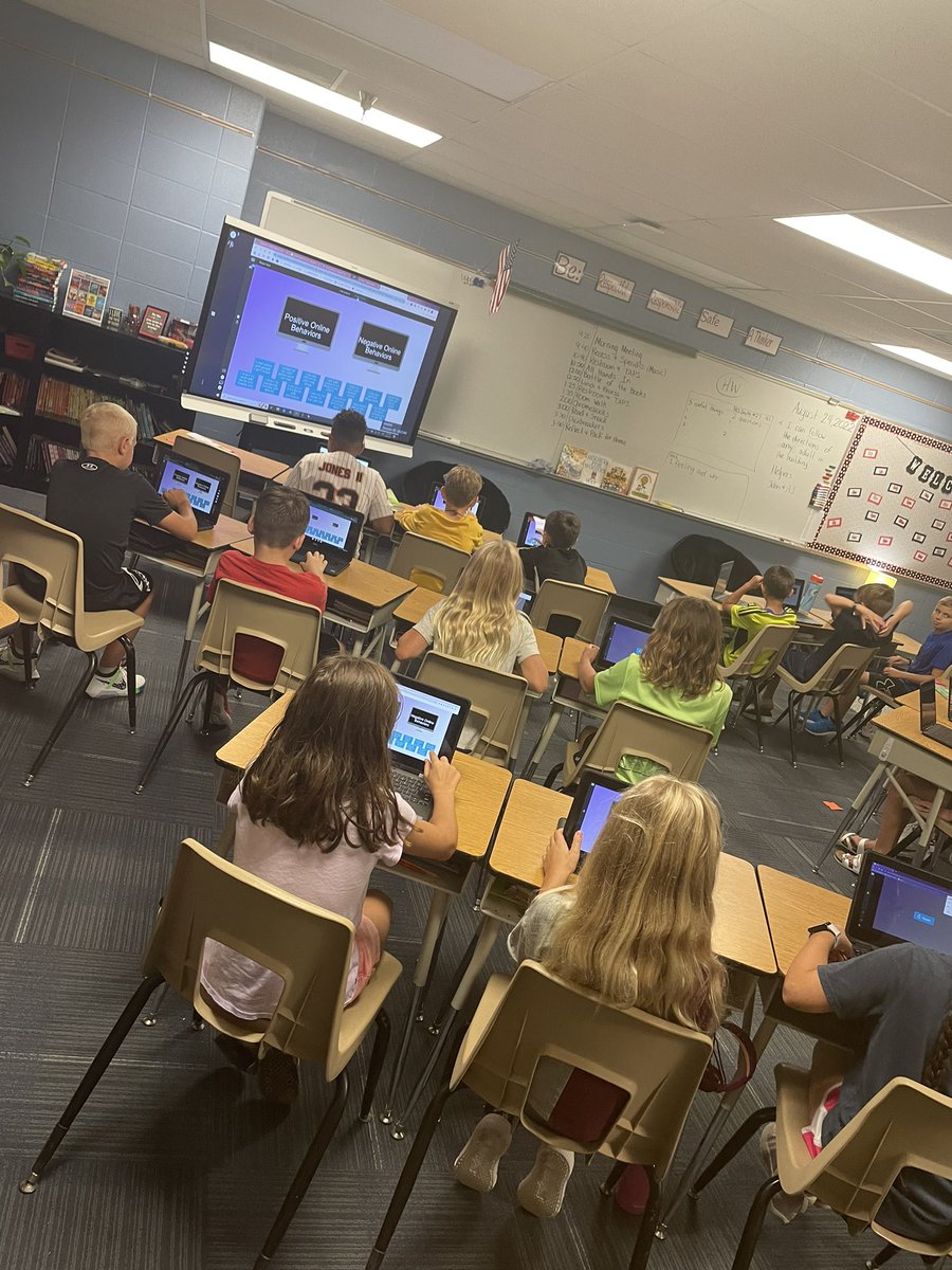 4thRHE's tweet photo. Day 2 using our technology to learn about digital citizenship! #lumio #rheproud https://t.co/OTBIntkq3H