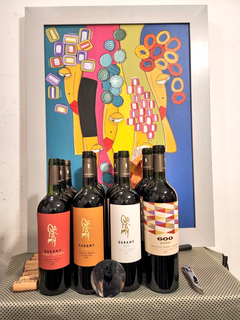 fruitsender's tweet photo. Tremenda degus de los vinos de @KarimMussi en @alfinvino66, como siempre con @juantitta en la cocina. La pasamos como siempre, espectacular! #Qarami #Qaramiwined #KarimMussiWinemaker https://t.co/ghl2Tg1FOo