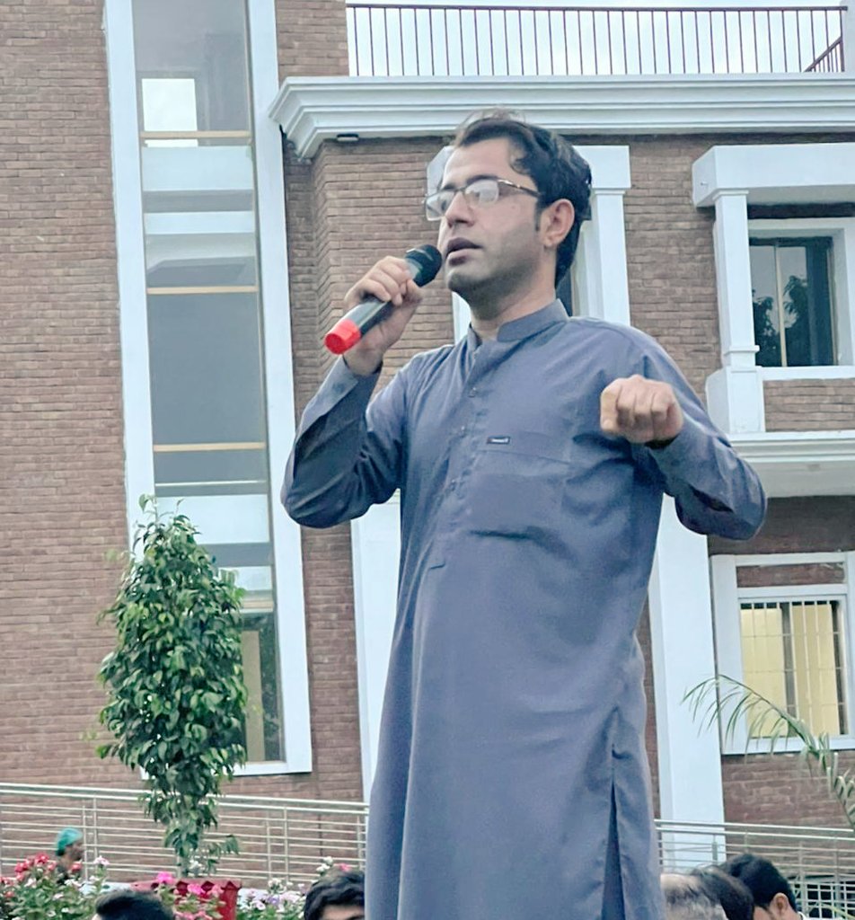 khanzamankakar's tweet photo. Pashtun Students Federation commemorated the 92nd anniversary of #SpeenTangiMassacre in Peshawar University. I paid tribute to the Khudai Khidmatgars who sacrificed their lives for the freedom of Motherland. Kudos to @WaqasTariq777 &amp; his cabinet for organizing such a great event. https://t.co/ErJWIL7czV