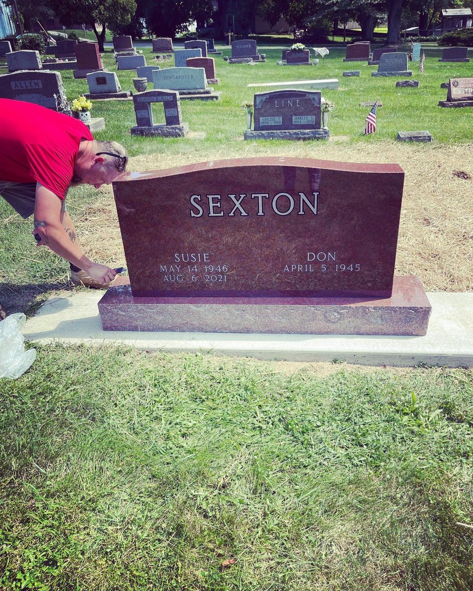 roysexton's tweet photo. A bit of surreal finality to see this. But also a sense of calming completion as well. Thank you, DeMoney-Grimes Funeral Home’s Randy L. Grimes and team for all you’ve done to help see my dad and me and @johnfmola and our family through this difficult passage. @FansOfSusie https://t.co/wtoCxxhakl