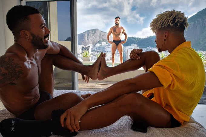 at least my foot is bigger @ElijahZaynexxx https://t.co/ubE1tBMAAL<a class="tags" href="/tag/elijahzaynexxx">@elijahzaynexxx</a>