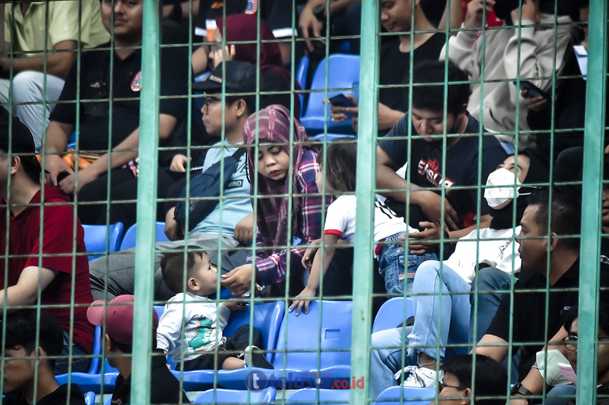 telusur_co_id's tweet photo. FOTO: Tribun ramah Anak di Stadion Patriot Chandrabaga ketika pertandingan Persija vs Persita semalam. Fahmi Abdushshofi/Telusur.co.id. https://t.co/u9BW4Ps1by
