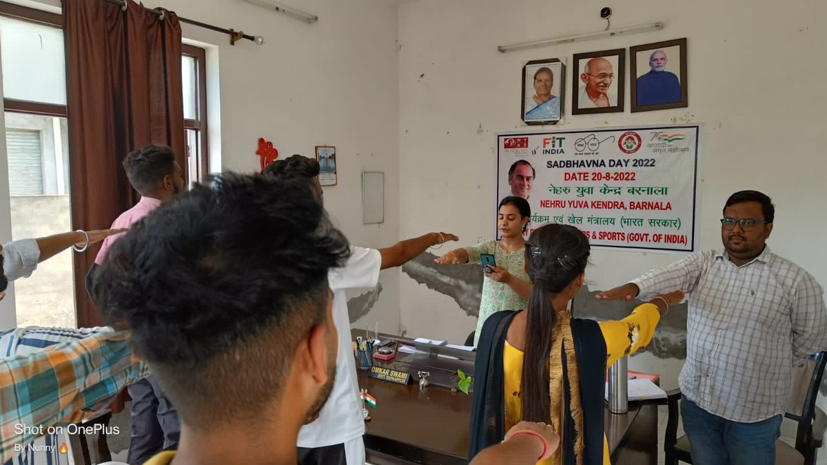 MYBharatHQ's tweet image. सद्भावना दिवस के उपलक्ष्य में नेहरू युवा केंद्र बरनाला के कार्यकर्ताओं व स्वयंसेवकों के साथ जिला युवा अधिकारी ओंकार स्वामी ने ली शपथ.

#SadbhawanaDay #Barnala