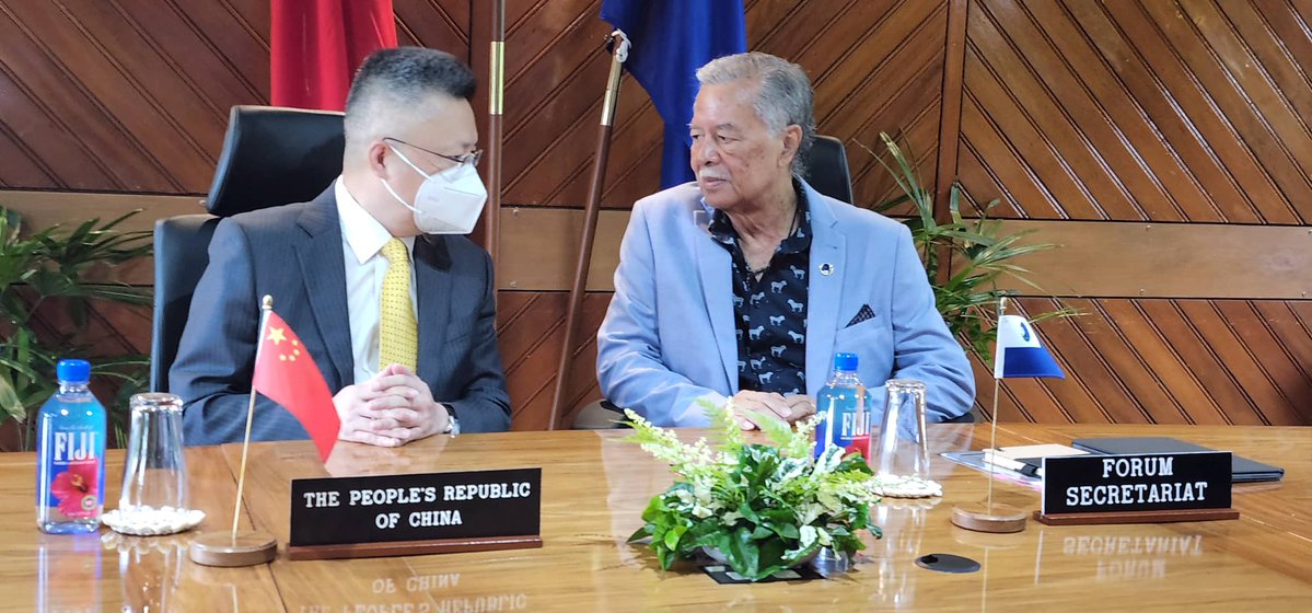 ForumSEC's tweet photo. The People's Republic of #China is one of 21 Pacific Forum #DialoguePartners. China's annual budget support to our work in 2022 has boosted China-Pacific trade relations, #Pacific2050 outreach. 
SG Puna and HE Qian Bo at today's signing, see https://t.co/PEJQLnUvxS #partnerships https://t.co/NXHcmEGwkU