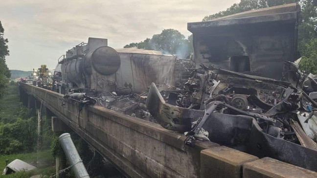 KATVNews's tweet photo. The @myARDOT warns of overnight lane closures to repair damage caused by Monday's crash on #Interstate40. https://t.co/mE3yyNdGPA | #arnews #artraffic https://t.co/GNTORNtylF