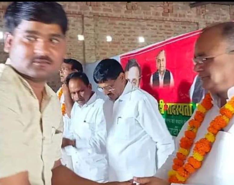 SANDEEP80744962's tweet photo. समाजवादी पार्टी के राष्ट्रीय अध्यक्ष आदरणीय श्री अखिलेश यादव जी के निर्देशानुसार उत्तर प्रदेश में चल रहे सदस्यता अभियान के क्रम में #समाजवादी_पार्टी_टाण्डा_विधानसभा की समीक्षा बैठक सम्पन्न हुआ।
@yadavakhilesh @RamMurtiVermaSP @samajwadiparty 
संदीप यादव
नि. विधानसभा अध्यक्ष https://t.co/kTlwKDByX7
