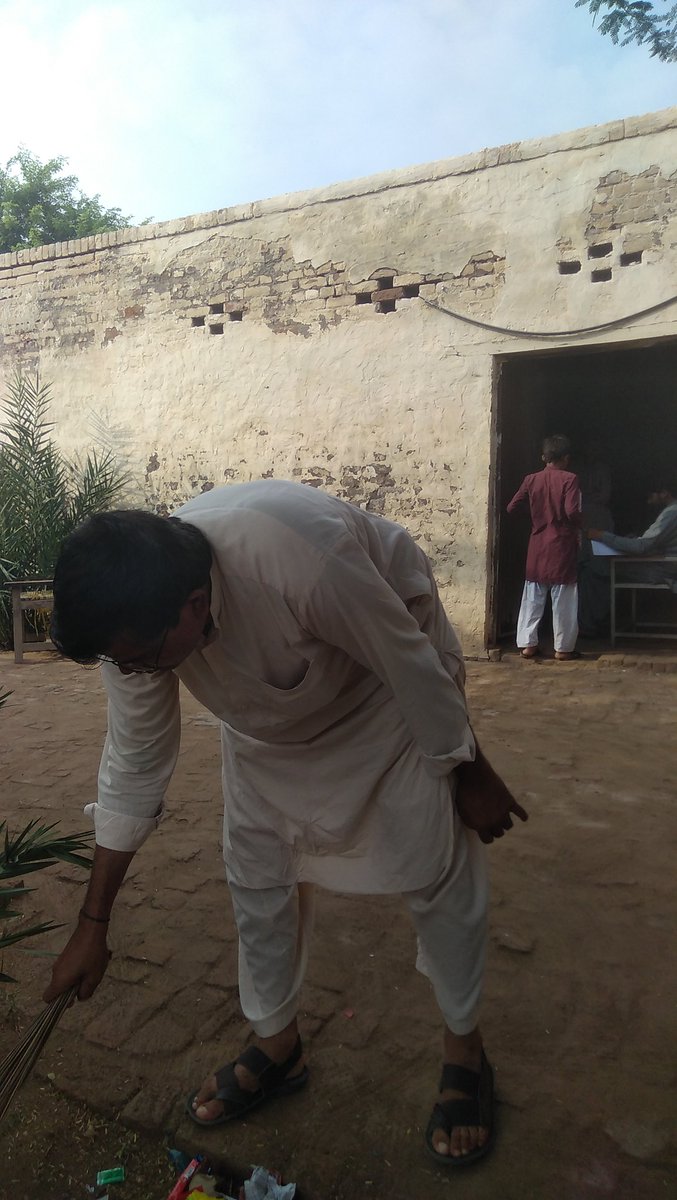 ROYMUHAMMADFAR1's tweet photo. #PEFANTIDENGUE (al ghazali boys middle school FAS 6-sgd-0020 sargodha) https://t.co/zLXvKqbBxq