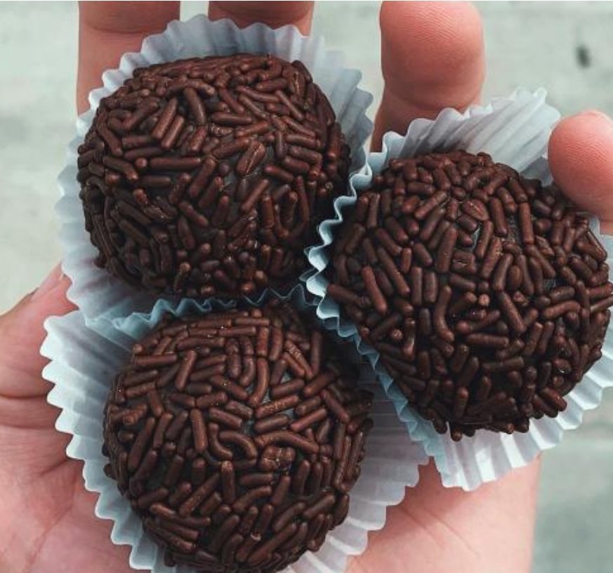 curekaleb's tweet photo. Estou precisando muito trabalhar para inteira a renda pequena que tenho, então estou fazendo bolos, pave de ninho com morango e doces de festa brigadeiros , quem puder ajudar e só encomendar   garanto que está tudo maravilhoso.  Deus abencoe ❤️ WhatsApp 031988715816 https://t.co/3wvJJHeNCV