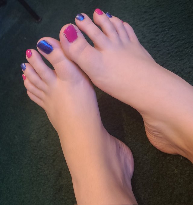 who wants to suck on my toes? 😜 #footfetish #feetworshi̇p #feetpics #onlyfans #sellingcontent #onlyfansgirl<a href="/tag/footfetish"class="tags">#footfetish</a><a href="/tag/feetworshi%CC%87p"class="tags">#feetworshi̇p</a><a href="/tag/feet"class="tags"><span>#feet</span></a><a href="/tag/onlyfans"class="tags"><span>#onlyfans</span></a><a href="/tag/feetpics"class="tags"><span>#feetpics</span></a><a href="/tag/onlyfansgirl"class="tags"><span>#onlyfansgirl</span></a><a href="/tag/sell"class="tags"><span>#sell</span></a>