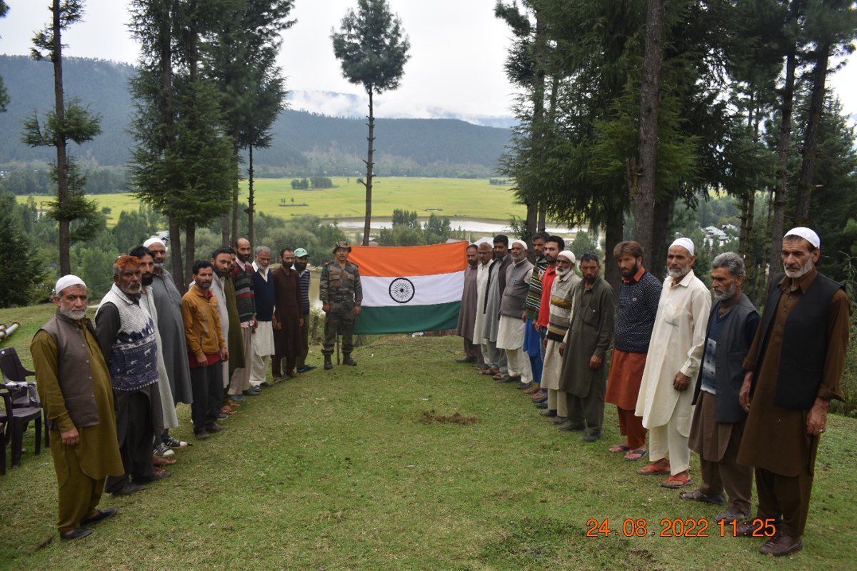 Raziya_Lolabi's tweet photo. Zorawar Garrison* camp under the aegis of *Cherakote Garrison* organised a Sarpanch and Ward Members interaction to ensure a deep and close connect with the locals.
#HumSayaHaiHum
#JawanAurAwam
#ProsperousKashmir
#PatriotsOfKashmir
#RepublicansOfIndia
#IndianArmy https://t.co/yhnmh0VxxC