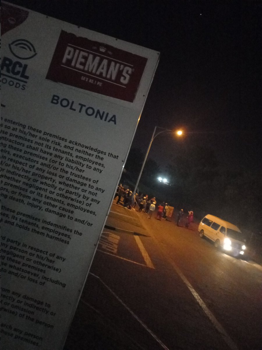 Tshepo_sebino's tweet photo. #NationalShutdown #PiemansShutDown 
#Krugersdorp 
#Boltonia https://t.co/GURFye7fDG