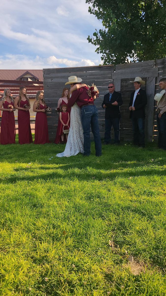 harleejolane's tweet photo. Married the love of my life this weekend and my life long best friend walked me down the aisle 🥹 https://t.co/vyuSs9k3Cw