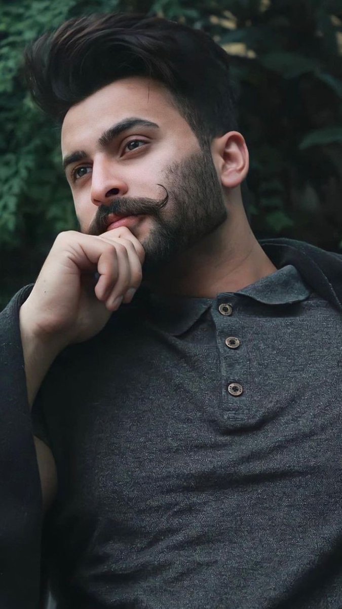 ابھی تک ضبط ہے اور حوصلہ بھی
کبھی کٹ جائے گا یہ مرحلہ بھی

سبھی کچھ ختم ہو جائے گا اک دن 
سبھی کچھ ، ہاں تمہارا مسئلہ بھی

🖤🥀
#راہ_روح 🕊️