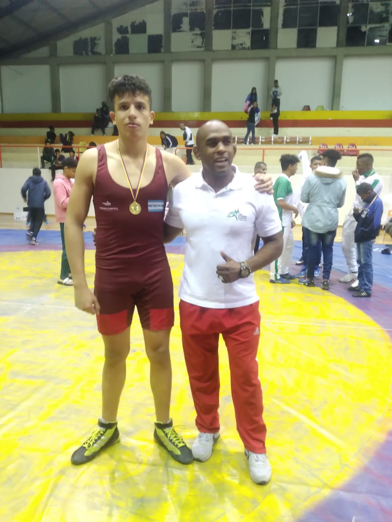 ldcbalzar's tweet photo. Felicitaciones Fabian Mendez   medalla de ORO #LuchaOlimpica deportista de LDC #Balzar y Seleccionado de #Guayas Gracias @Fede_Guayas por el apoyo con el Profesor 👏 Trabajamos en sinergia!! @RobertoIbanez_R @rafaelhenk  @BalzarGuayas @balzar26 https://t.co/W1s0vYyxa9