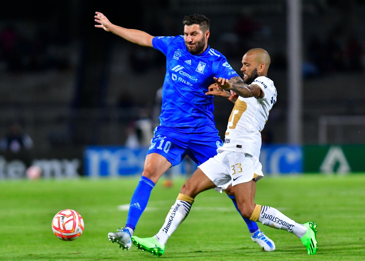 betoperezlanda's tweet photo. ¡Y apareció el #mesie (Monsieur)!

Gignac @10APG rescató el empate para @TigresOficial en #CU y le quitó el 1er triunfo a @Pumas con @DaniAlvesD2, demostrando que con todo y la llegada del brasileño sigue siendo el MEJOR JUGADOR de la #LigaMx.

¡Larga vida al Rey!

#PumasvsTigres https://t.co/ba55bCtL8M