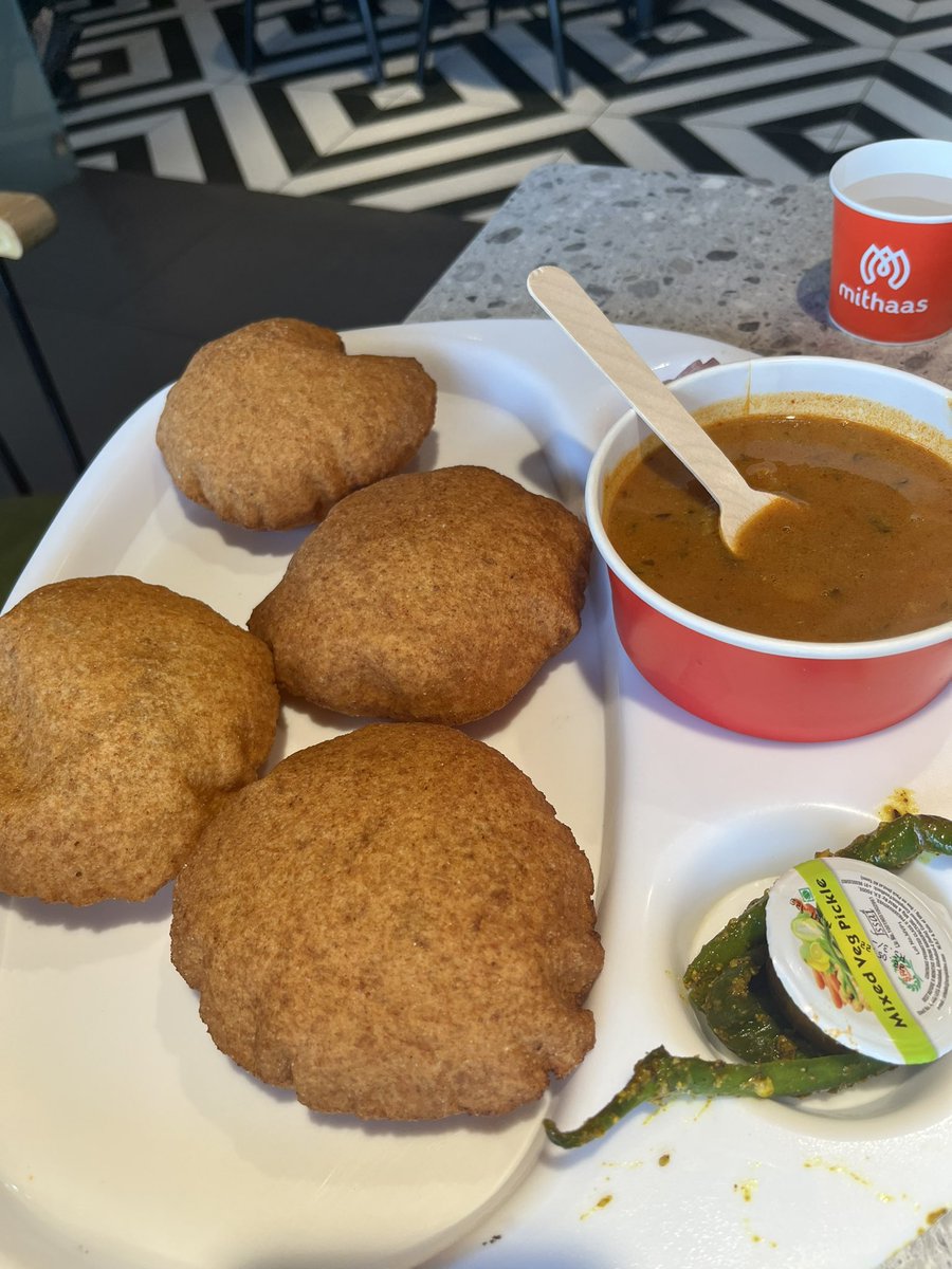 lakey_musings's tweet photo. Swere swere gand-baloot kha lo #BreakfastDates https://t.co/YwOPJ019pR