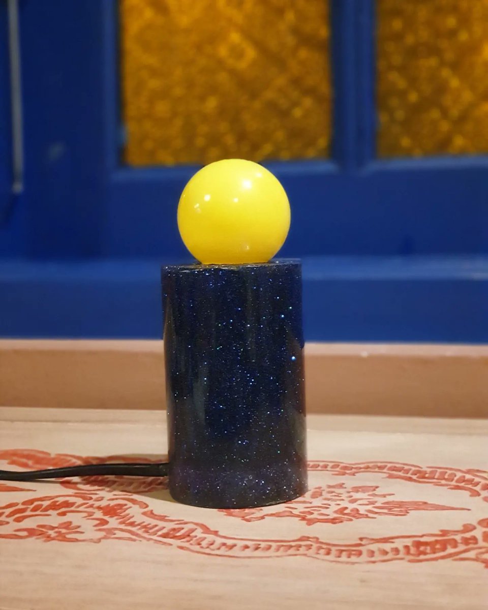 calendulacraft's tweet photo. Just like the moon, you shall go through phases, of light, of dark. And of everything in between, you may not always appear with the same brightness, you are always, always whole.
.
In frame : moon lamp
.
#homedecorjogja #homedecor #lamputidur #resinlamp #smallbussiness https://t.co/6tq0Tco4eA