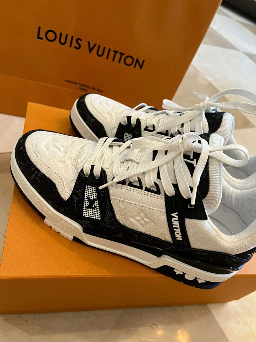 人生在世，其实根本不在于赚了多少钱，而在于人生丰富的程度，我们一辈子会遇到很多的人，形形色色，我们最幸运的就是遇见一个可以刷新我们对这个世界认知的人！