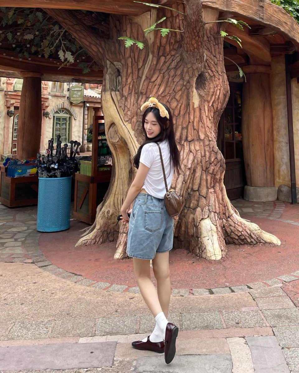 koeunxrg's tweet photo. koeun instagram update
She spotted at 환상의나라 에버랜드

나 에버랜드 갔다왔징 ~ 🎡🎢🎠🥨🍭🍦
Trans: I've been to Everland~ 🎡🎢🎠🥨🍭🍦
⠀
#Wselectshoes #W컨셉 #WCONCEPT #MACMOC #마크모크
#KOEUN #고은 #XRG https://t.co/q3irBHi8fR