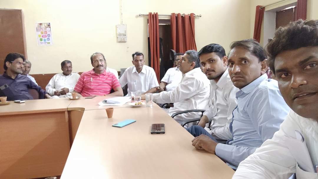 KantiPrasadMLA's tweet photo. कल पंचायत समिति सभागार - राजगढ़ में प्रधान महोदया की अध्यक्षता में साधारण सभा की बैठक में शामिल हुआ । बैठक में सभी विभागों के अधिकारियों की मौजदूगी में पेयजल, बिजली, सड़क, शिक्षा,कृषि कार्यों आदि से संबंधित समस्याओं का मौके पर निस्तारण किया गया ।
@DMDCAlwar @DIPRRajasthan https://t.co/Uhi375Idqd