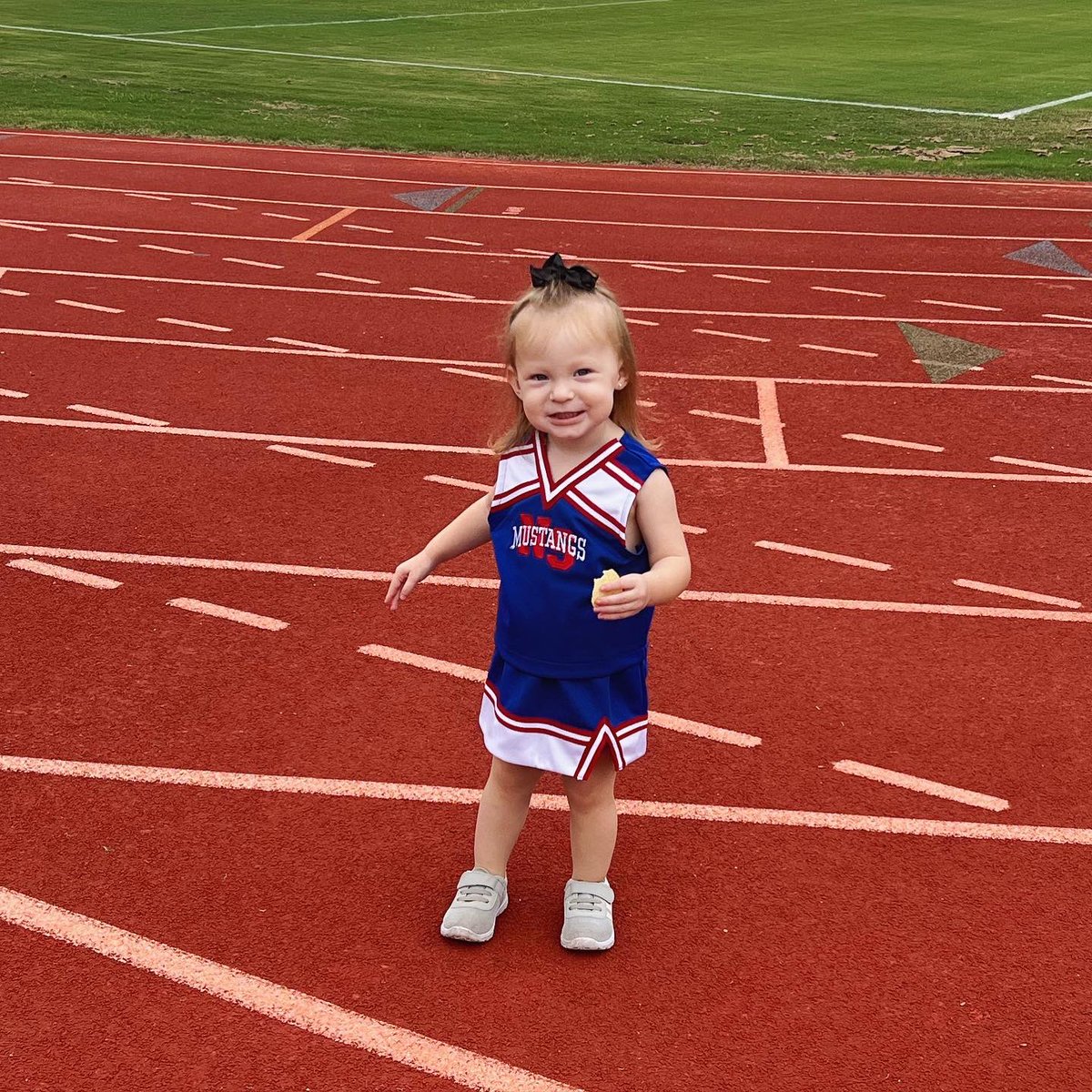My favorite cheerleader! Her dad is SO lucky❤️🏈💙 #Believe #MustangMindset #coachskid #TXHSFB
