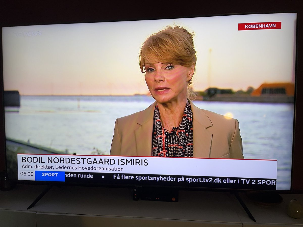 Lederne (@ledernedk) on Twitter photo Alarmklokkerne bimler ifht faldende fysisk og mental sundhed hos unge, siger <a href="/bodilismiris/">Bodil Ismiris</a> i <a href="/tv2newsdk/">TV 2 NEWS</a> Det har konsekvenser for de unge nu og langt ind i deres voksenliv. <a href="/Dansk_Arbgiver/">DA - Dansk Arbejdsgiverforening</a> & <a href="/LederneDK/">Lederne</a> klar med udspil der skal hjælpe lederne.dk/presse-og-nyhe… #FremtidenErUng #dkpol Alarmklokkerne bimler ifht faldende fysisk og mental sundhed hos unge, siger <a href="/bodilismiris/">Bodil Ismiris</a> i <a href="/tv2newsdk/">TV 2 NEWS</a> Det har konsekvenser for de unge nu og langt ind i deres voksenliv. <a href="/Dansk_Arbgiver/">DA - Dansk Arbejdsgiverforening</a> & <a href="/LederneDK/">Lederne</a> klar med udspil der skal hjælpe lederne.dk/presse-og-nyhe… #FremtidenErUng #dkpol