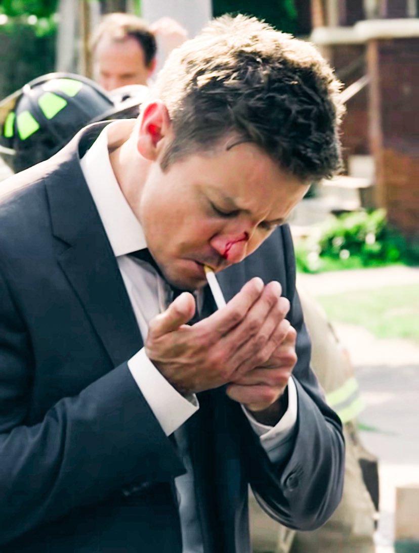 *บาร์ตันหยิบบุหรี่มวนนึงขึ้นมาจุดไฟสูบ, สภาพเขาหลังจากไปเมาหมัดกับแก๊งชุดวอร์มที่มาหาเรื่องชายอพาร์ตเมนต์แทบดูไม่จืด บุหรี่เป็นตัวเยียวยาของเขาในชั่วโมงนี้*

ทำไมต้องเลือดออกจมูกอยู่เรื่อย