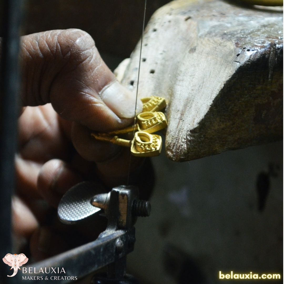 belauxia's tweet photo. Handmade✋designer earrings in the process at @belauxia 
✨𝐅𝐨𝐫 𝐉𝐞𝐰𝐞𝐥𝐫𝐲 𝐂𝐮𝐬𝐭𝐨𝐦𝐢𝐳𝐚𝐭𝐢𝐨𝐧 👇
https://t.co/4R7ZYFiTWt
𝐄𝐦𝐚𝐢𝐥: belauxiajewelry@gmail.com

#jewelry #customizedwork #handcrafted #belauxia #manufacturing #tweet100 #Trending #retweet https://t.co/Uya8fGUeni