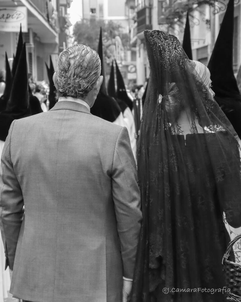 jcamarafoto's tweet photo. Tradiciones de Jueves Santo #mantilla #ssanta #semanasanta #ssantasevilla #tdscofrade #semanasantasevilla #ssantasevilla22 #sevilla #cofradia #ataviada #pasionensevilla #arte #jueves #sentimientocofrade #cofradesev #fiestas #photography #photooftheday #i… https://t.co/fyThVNRJYC https://t.co/5kCHJbWu0q