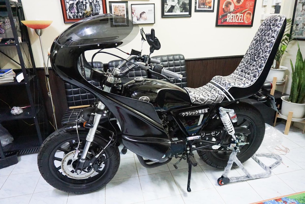 SutheeManee's tweet photo. 日本ほどいいバイクは作れないかもしれません 🙏 でもわざとやった (From Thailand) 🇹🇭+🇯🇵#BosozokubikeThailand #暴走族 #族車 #motorcycle #暴走族バイク#bosozokubikeSiam #bosozokustyle #bosozoku #gpxlegend #gpxlegend250twin #gpxlegend250 https://t.co/NsNhlZiRUu