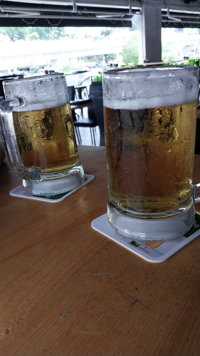Observe70690177's tweet photo. Happy Hour with wifey. 灌醉老婆中 https://t.co/T1luv9EhcG