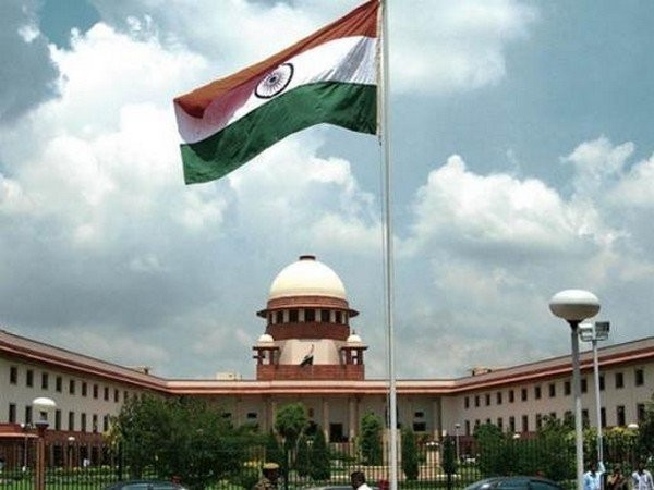 ANI's tweet photo. Supreme Court says freebies is an important issue and a debate is needed on this. CJI NV Ramana says suppose Centre makes a law that states cannot give freebies, so can we say such a law is not open to judicial scrutiny. For the welfare of the country, we are hearing this issue. https://t.co/bEe6Ac0KSh
