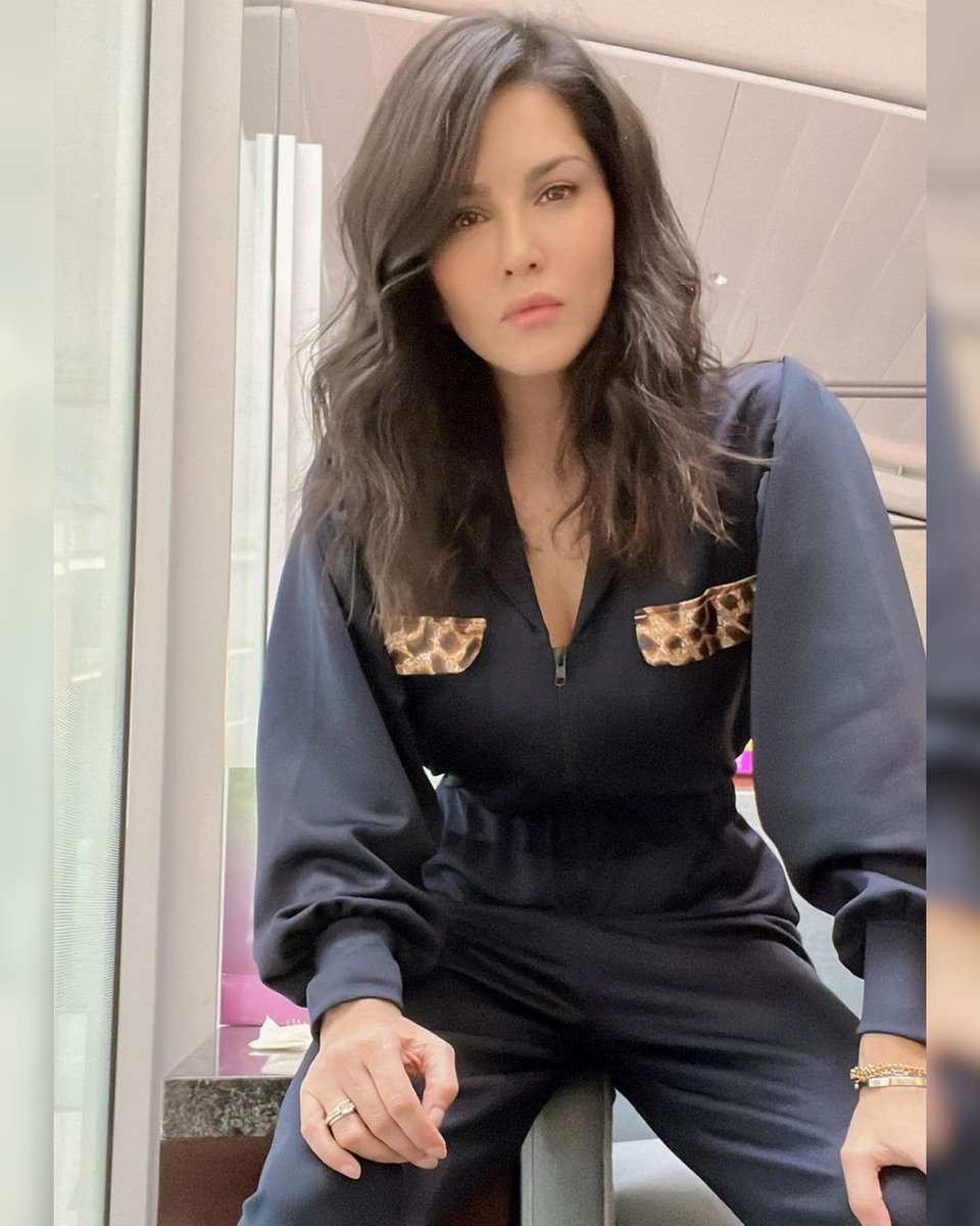 SunnyLeone's tweet photo. 🖤🔥

Makeup: @StarStruckbySL https://t.co/ginJbqnIPr