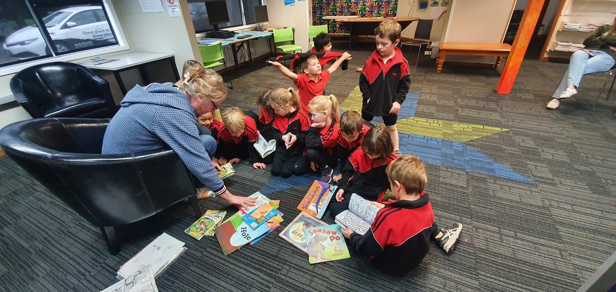 KAF_x's tweet photo. Getting to tour an award winning author, like @kylemewburn to rural schools that don't always have the same opportunities to meet authors due to location is pretty awesome. 

@LibraryPlus
#isolatedschoolstour #kylemewburnontour https://t.co/fBnTuDutWE