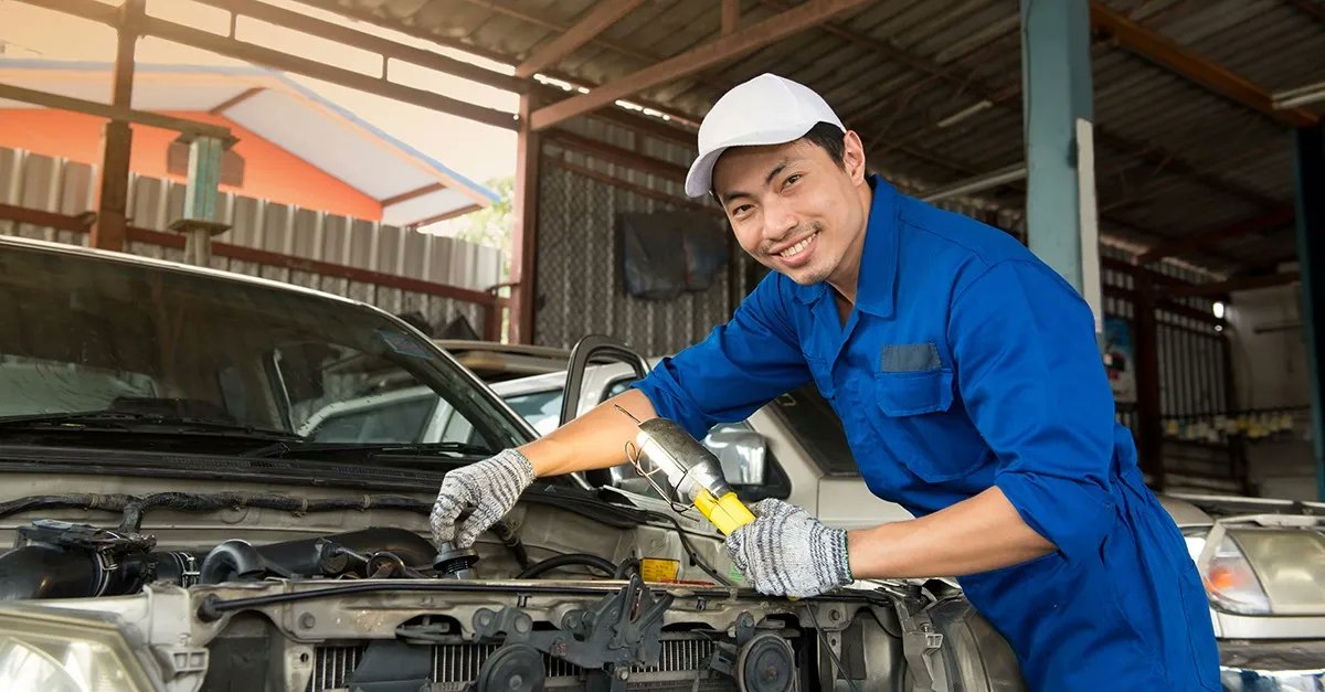 BudgetDirectSG's tweet photo. Save on your premium and have your car repaired at one of our conveniently-located Authorised Workshops. All repairs are guaranteed for 12 months. This is the best value option for all car repairs. https://t.co/MxvxTnvzUu https://t.co/jrKT3uI6EL