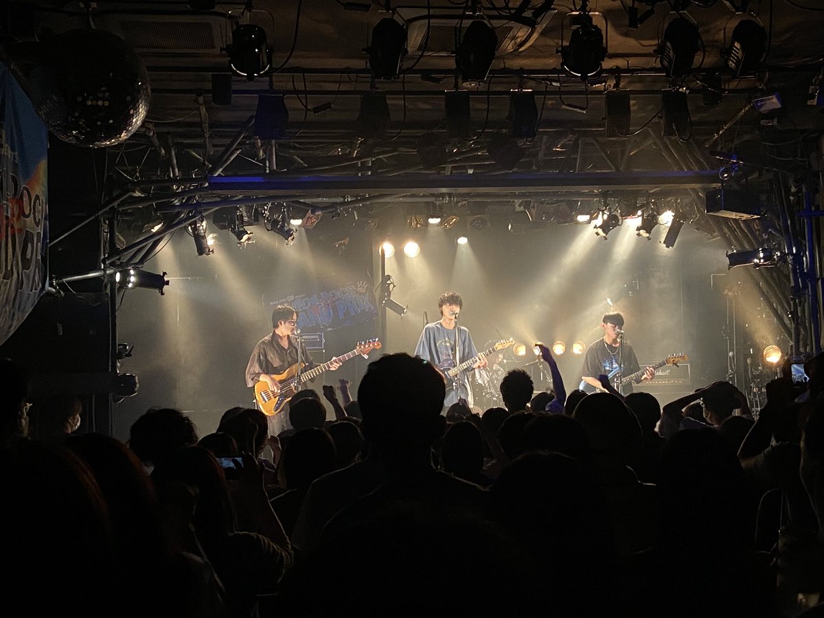 JYOJIROCK's tweet photo. 3バンド目
Take the fifth

演奏の強弱がちゃんとあってかっこいい！！！この調子でガンガン盛り上がって行こー！！！！ https://t.co/6QmRTtVO2j