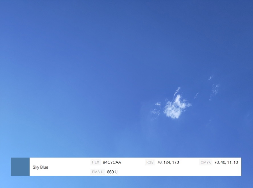 SmartEnergyLink's tweet image. &quot;Sky Blue&quot; – so heisst eine Hauptfarbe aus der SEL Branding Farbpalette. Über blauen Himmel freut sich nicht nur die Grafikagentur, sondern auch sämtliche Photovoltaikanlagen. Diesen Sommer wurden bei vielen Solarstromproduzenten neue Rekordwerte erzielt.💪🌞 #solarpower