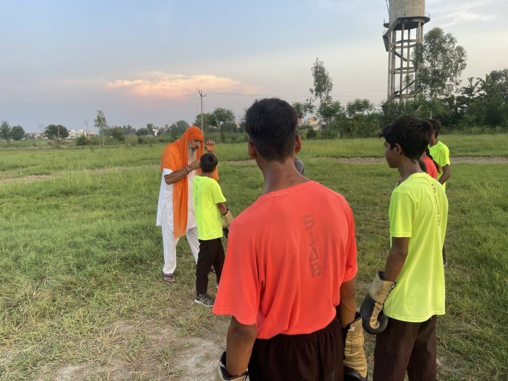 5JABFOUNDATION's tweet photo. Age is no barrier. It’s a limitation you put on your mind.
#fun #boxing #sportswear #nhl #health #cricket #explorepage #sportsphotography #nflnews #lifestyle #k #nflfootball #india #futbol #art  #usa #f #team #ball #tennis #superbowl #ncaa #nfldraft #5jab #5jabfoundation https://t.co/yrGpuMGGtc