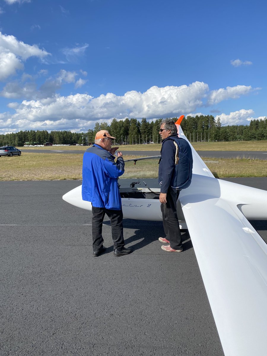 TimoVierimaa's tweet photo. #EFRY päästiin eilen lentämään #purjelento a. Mukavaahan se oli muutaman odotus päivän jälkeen https://t.co/3OsR5eHDNY