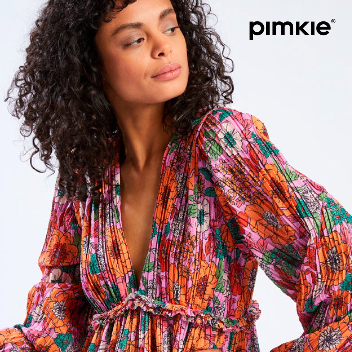 ¿Sois de los que buscáis el rinconcito de la ropa ordenada en las tiendas? 🤔 es decir, ¿la nueva temporada? Nos da pena que se acabe agosto pero qué bonito es encontrar nuestras tiendas llenas de los colores de otoño y la nueva colección. ✨

#coleccion #nuevatemporada