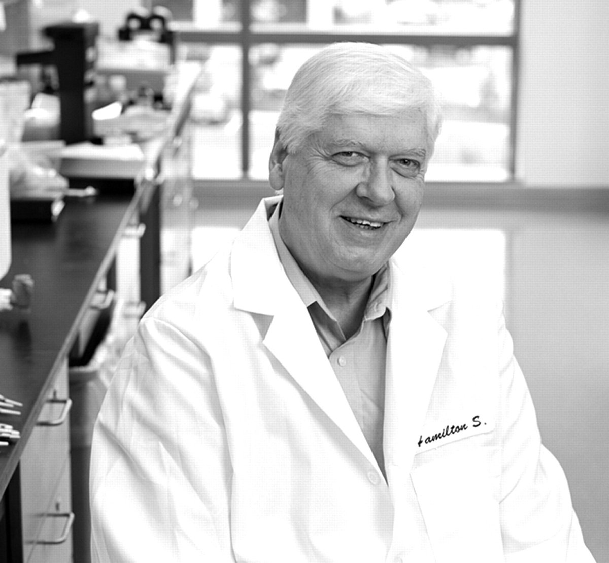 mariobianchi18's tweet photo. Il #23agosto 1931 è nato #HamiltonSmith. Microbiologo. Nobel con W. Arber e D. Nathans nel 1978 per la scoperta di una nuova classe di enzimi di restrizione che riconoscono specifiche sequenze di nucleotidi in una molecola di DNA e fendere la molecola in quel punto particolare. https://t.co/xzZMJvTvGG