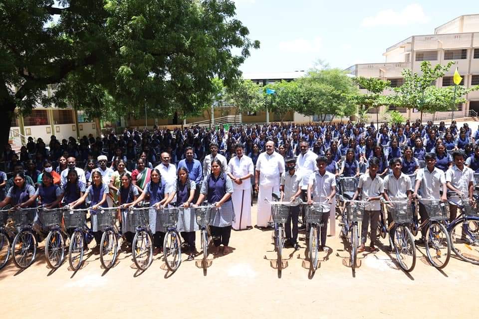 Anbil_Mahesh's tweet photo. மாண்புமிகு தமிழ்நாடு முதலமைச்சர் @mkstalin அவர்கள் கடந்த 25.07.2022 அன்று மாணவச் செல்வங்களுக்கான விலையில்லா மிதிவண்டிகள் வழங்கும்
திட்டத்தைத் துவக்கி வைத்தார்.

1/2 https://t.co/glbxsbCS1N