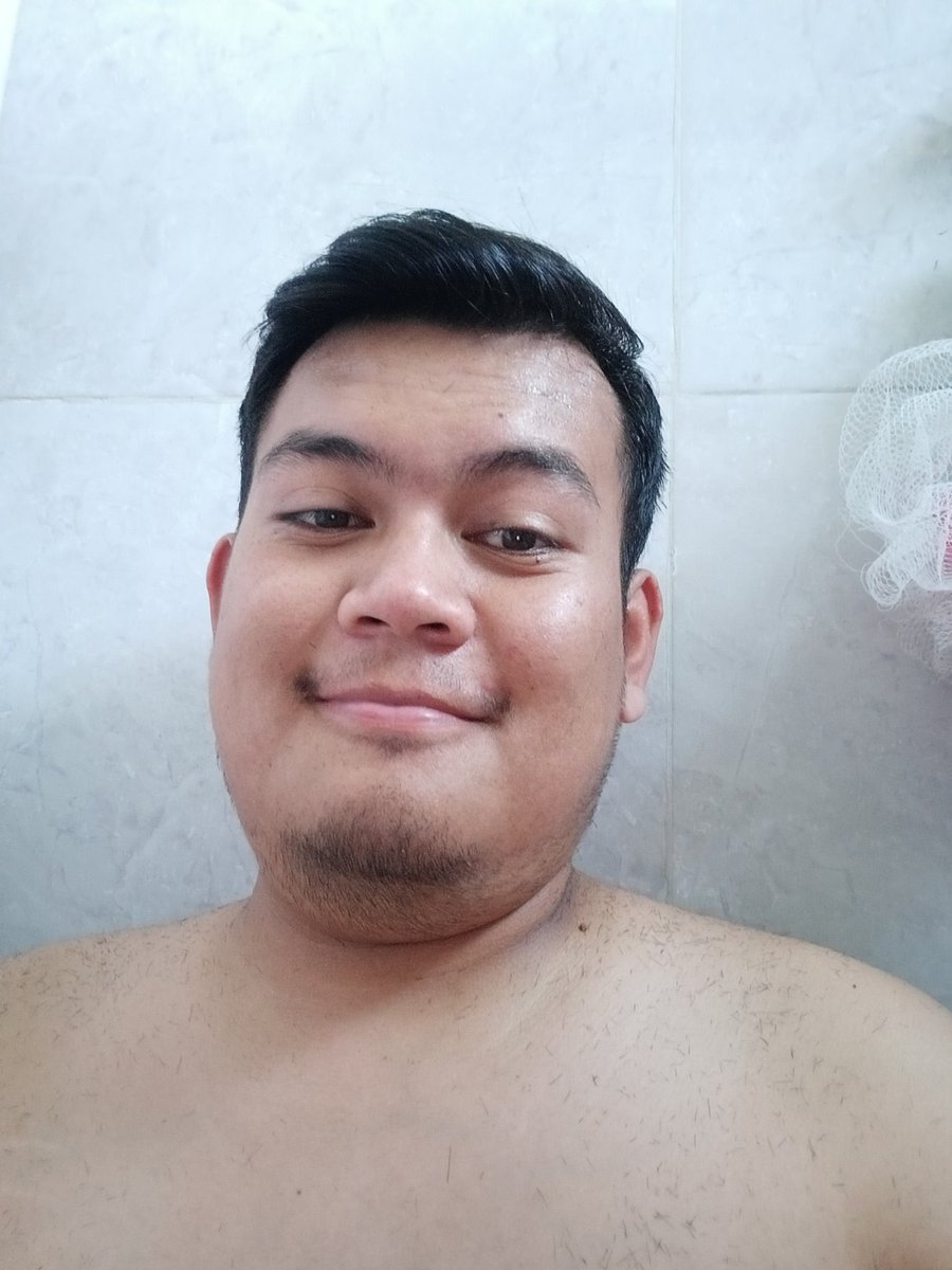 Hello0Yuri's tweet photo. Sat set sat set kembali muda 😅 https://t.co/tFSN4VclpA