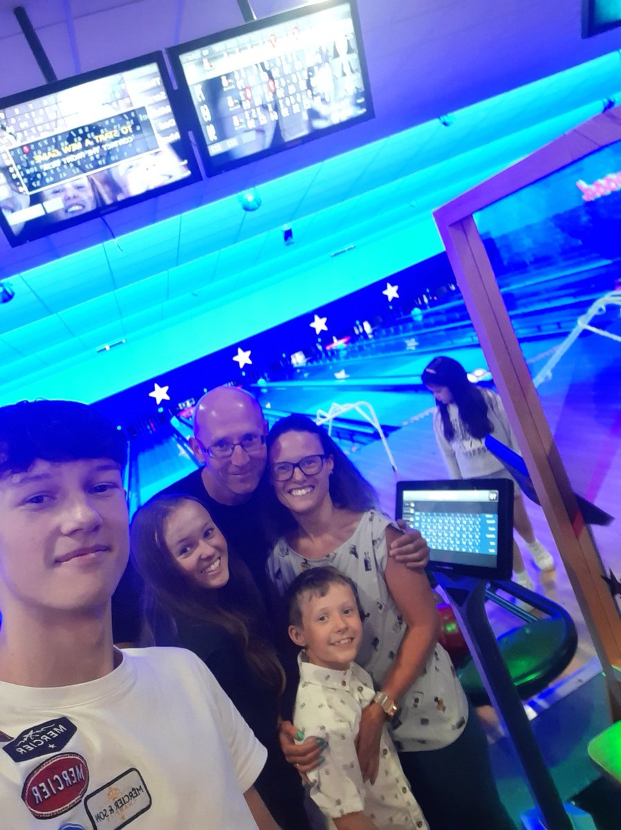 GemmaCarbert's tweet photo. @twinklresources All the family going out together. Very rare as somebody is usually at work https://t.co/910kf1DWRd