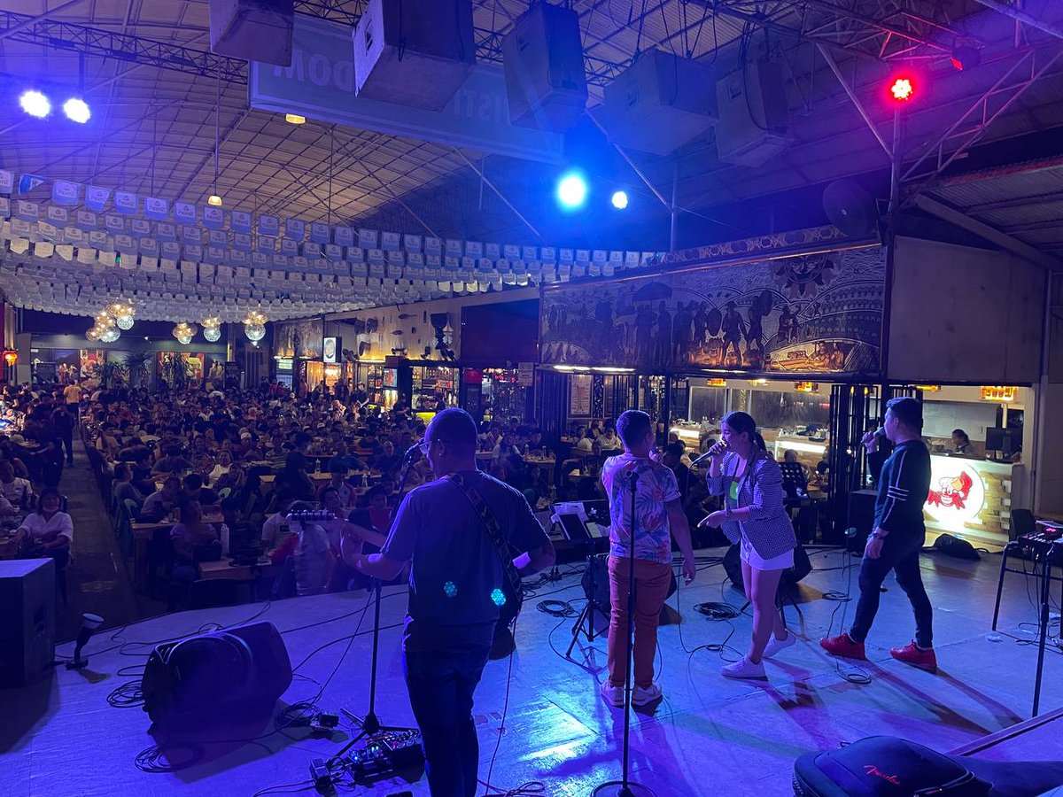 LiveSmart's tweet photo. Were you with us during the Smart Night at MTS? We hope you enjoyed last weekend's #SmartKadayawan celebration with the different performances, games and prizes given away at the Smart booth!
We can't wait to celebrate with you again next year. 💚 https://t.co/IytNSTkvZi