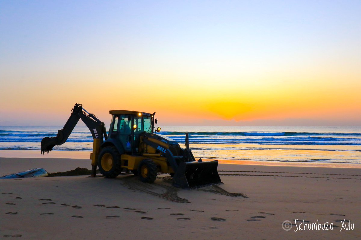 mccoovane's tweet photo. Good Morning South Africa 🇿🇦

You are never too old to set another goal or to dream a new dream.

#ilovedbn #ethekwini #dnnbeach #seascape #sunrise #qoutes #durbanhasmore #durban_local #dbntourism #kzntourism #satourism #canonsa #durban #morningwalk  #landscapegearphotography https://t.co/lzrXuaNYDX
