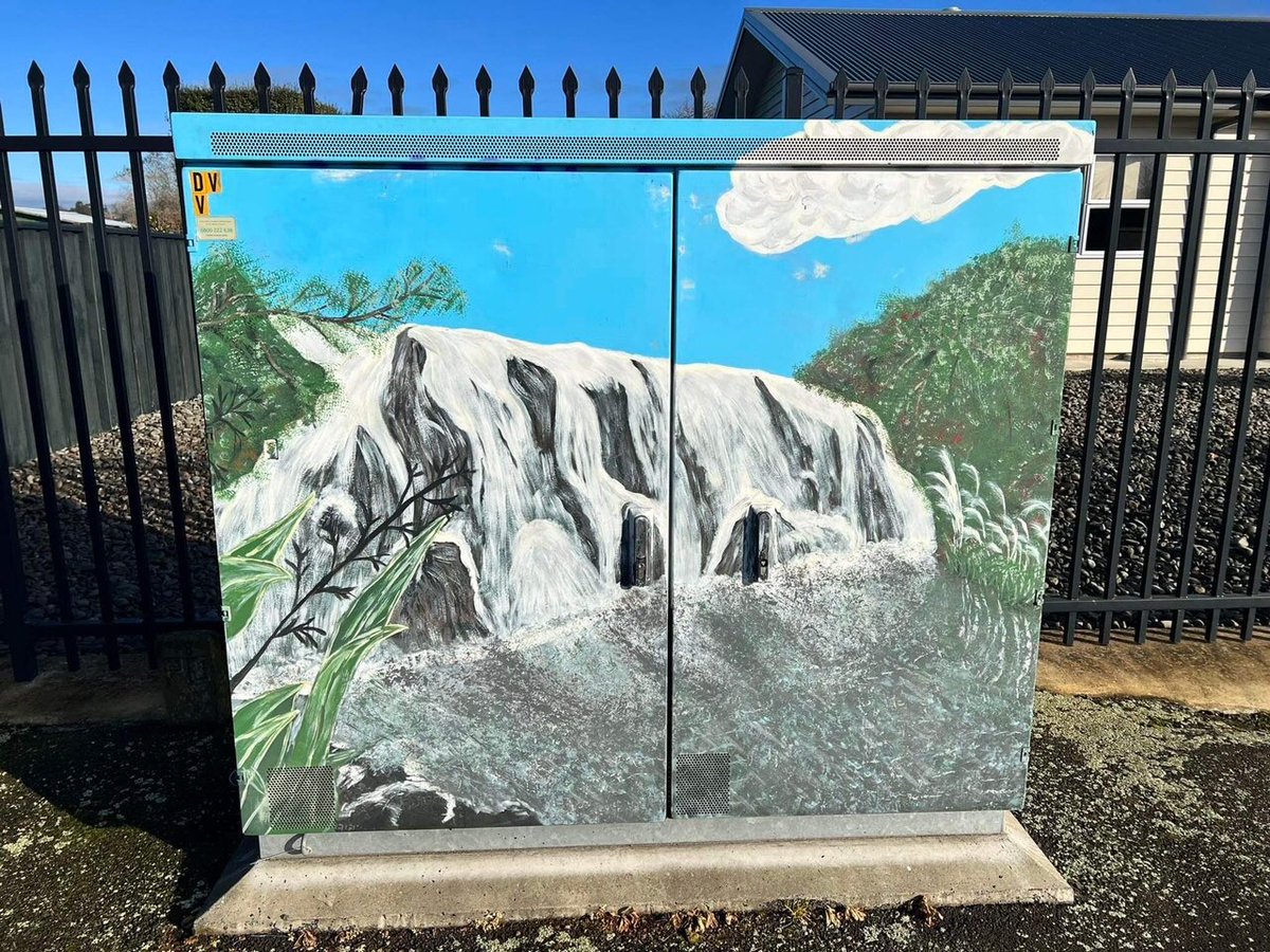 TraceyCollis1's tweet photo. We have four chorus telecom cabinets that have been selected for local
All local artists need to do is sketch an outline of your artwork, a title and a few words. These need to be in by 31st August and I can’t wait to see the designs selected. 
https://t.co/QoeySIpyfi https://t.co/nGAnbW3Cwh